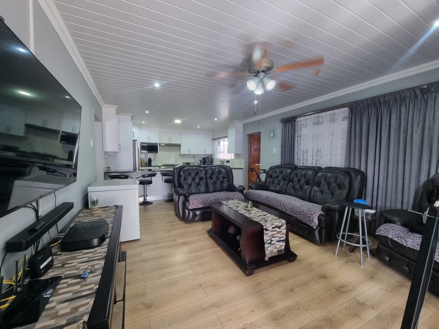 6 Bedroom Property for Sale in Dana Bay Western Cape
